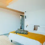 Architect-designed With Pool Near Mountains لا لوند-ليه-مور