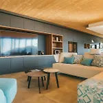 Architect-designed With Pool Near Mountains بيت للعطل *