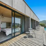 Architect-designed With Pool Near Mountains بيت للعطل *