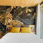 Architect-designed With Pool Near Mountains بيت للعطل لا لوند-ليه-مور