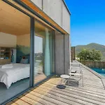 Architect-designed With Pool Near Mountains لا لوند-ليه-مور
