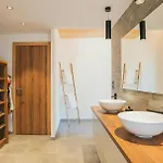 Architect-designed With Pool Near Mountains