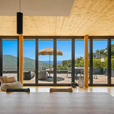 بيت للعطل Architect-designed With Pool Near Mountains *