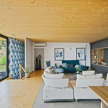 Architect-designed With Pool Near Mountains