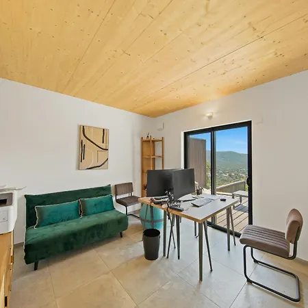 Architect-designed With Pool Near Mountains 度假居