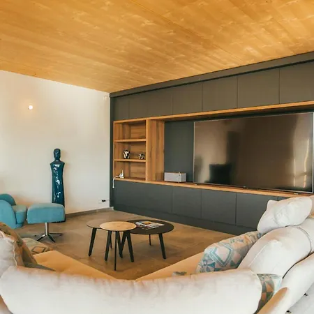 Architect-designed With Pool Near Mountains * 拉隆德莱丝莫里斯
