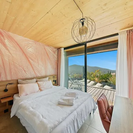 度假居 Architect-designed With Pool Near Mountains *