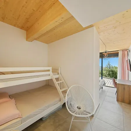 Architect-designed With Pool Near Mountains Сasa de vacaciones *
